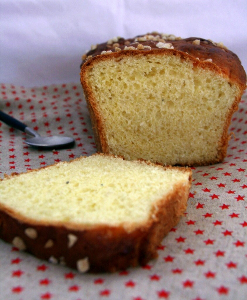 Brioche grains de sucre et cardamome