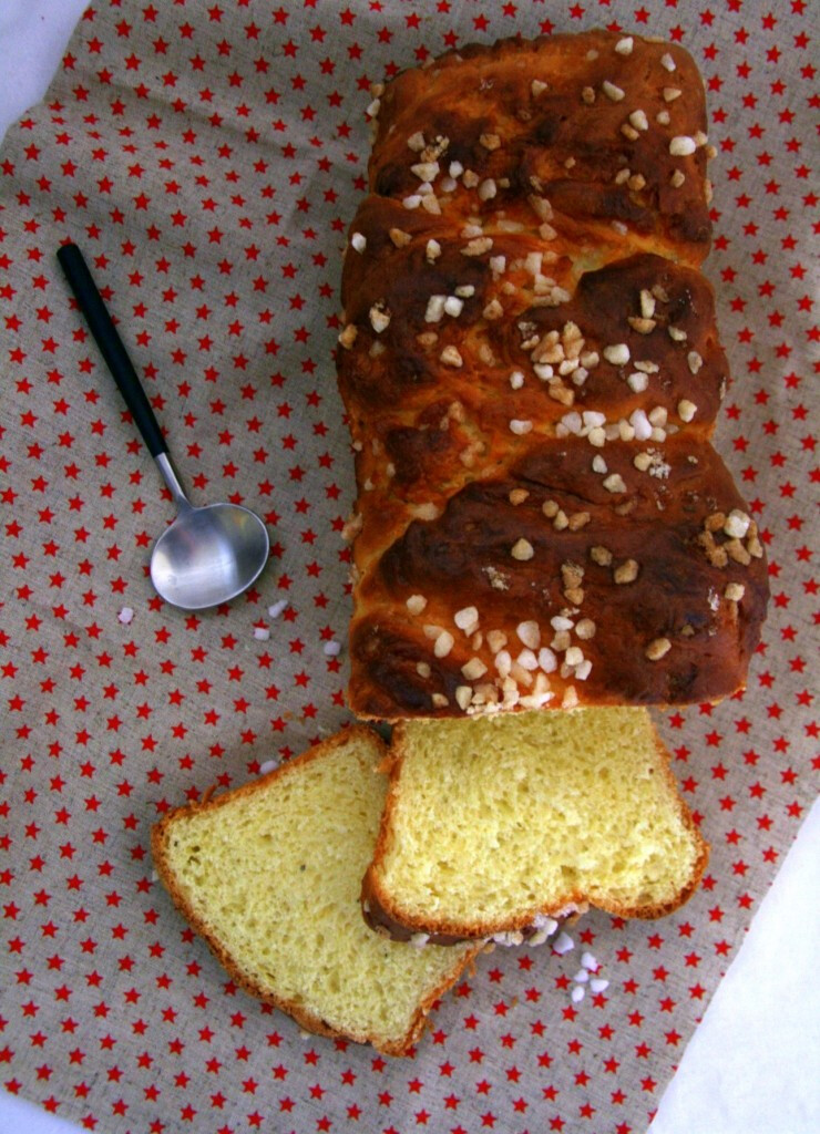 Brioche grains de sucre et cardamome