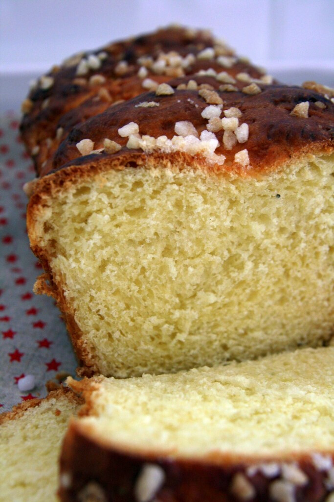 Brioche grains de sucre et cardamome