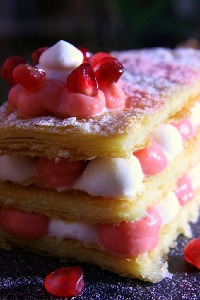 Millefeuille aux pralines roses et à la grenade