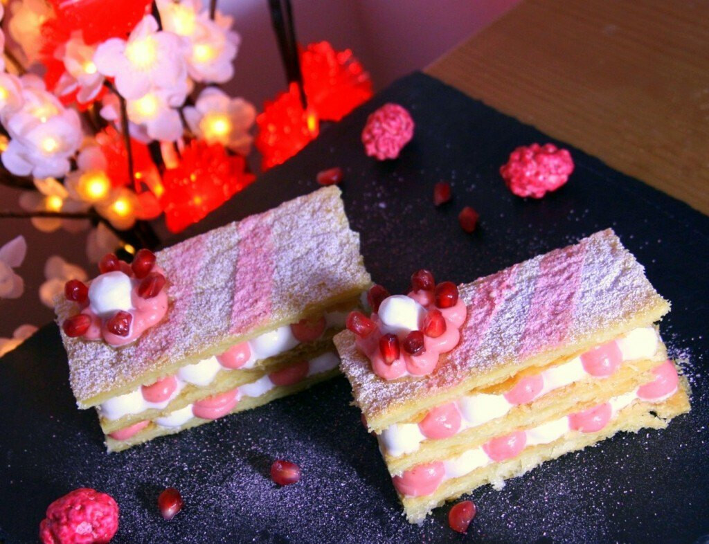 Millefeuille aux pralines roses et à la grenade