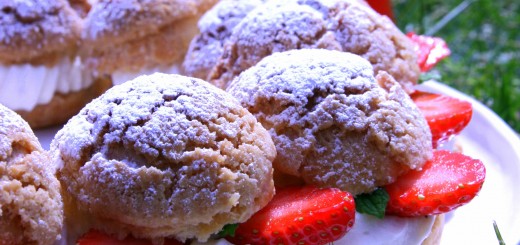 Couronne de choux aux fraises et chocolat blanc, eau de fraise