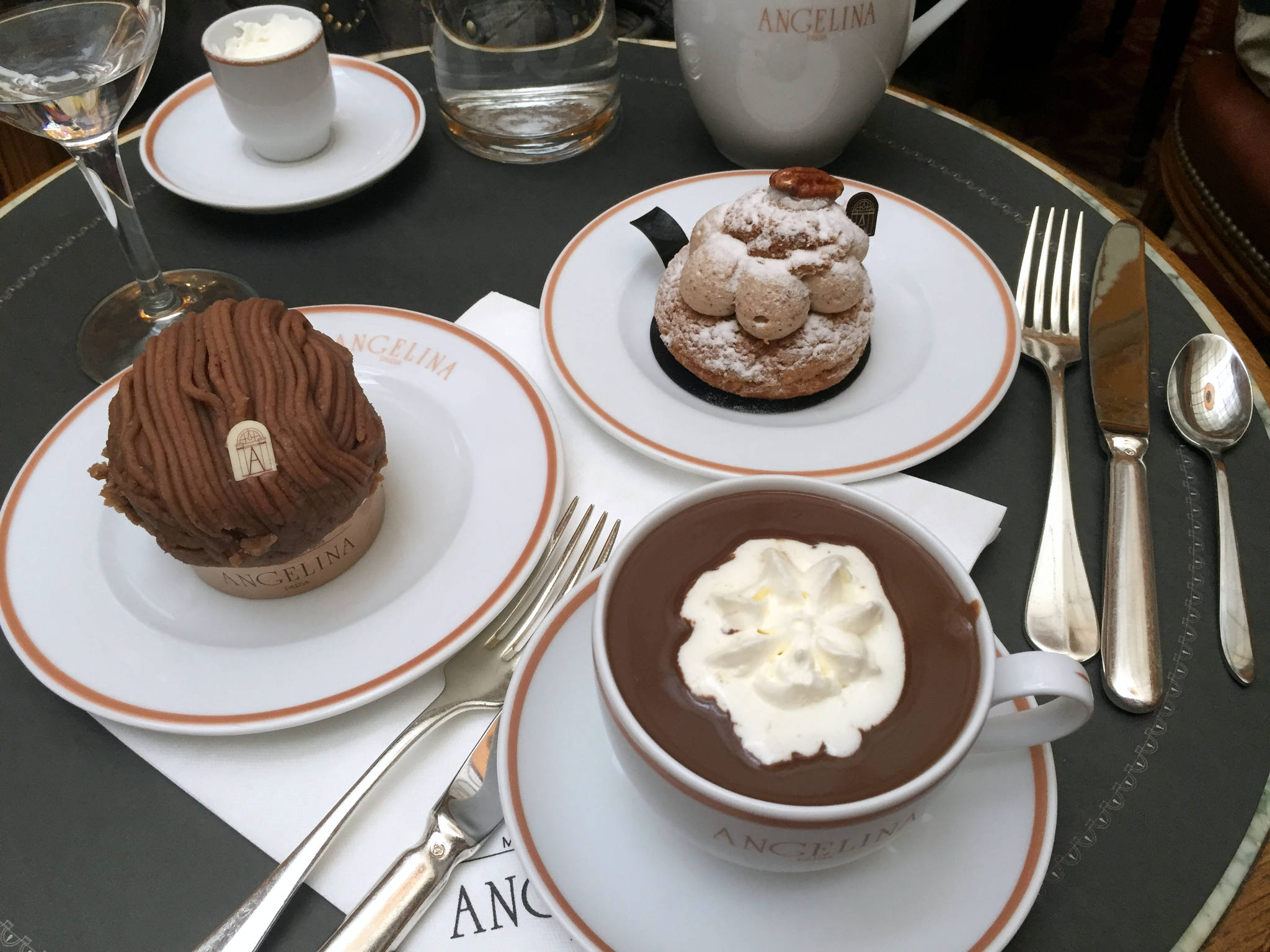Tea time chez Angelina à Paris (75)