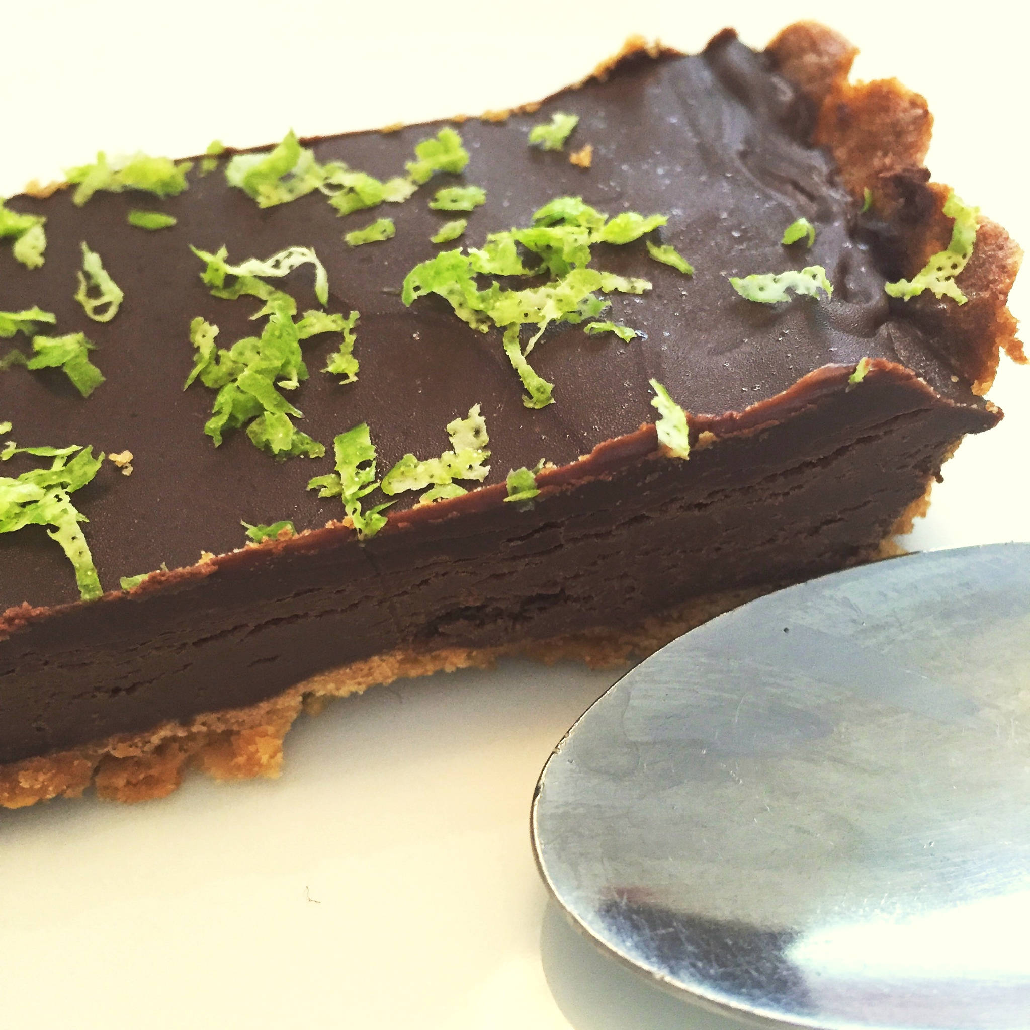 Tarte au chocolat et tonka, touche de citron vert