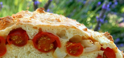 Fougasse aux tomates-cerises et aux oignons nouveaux