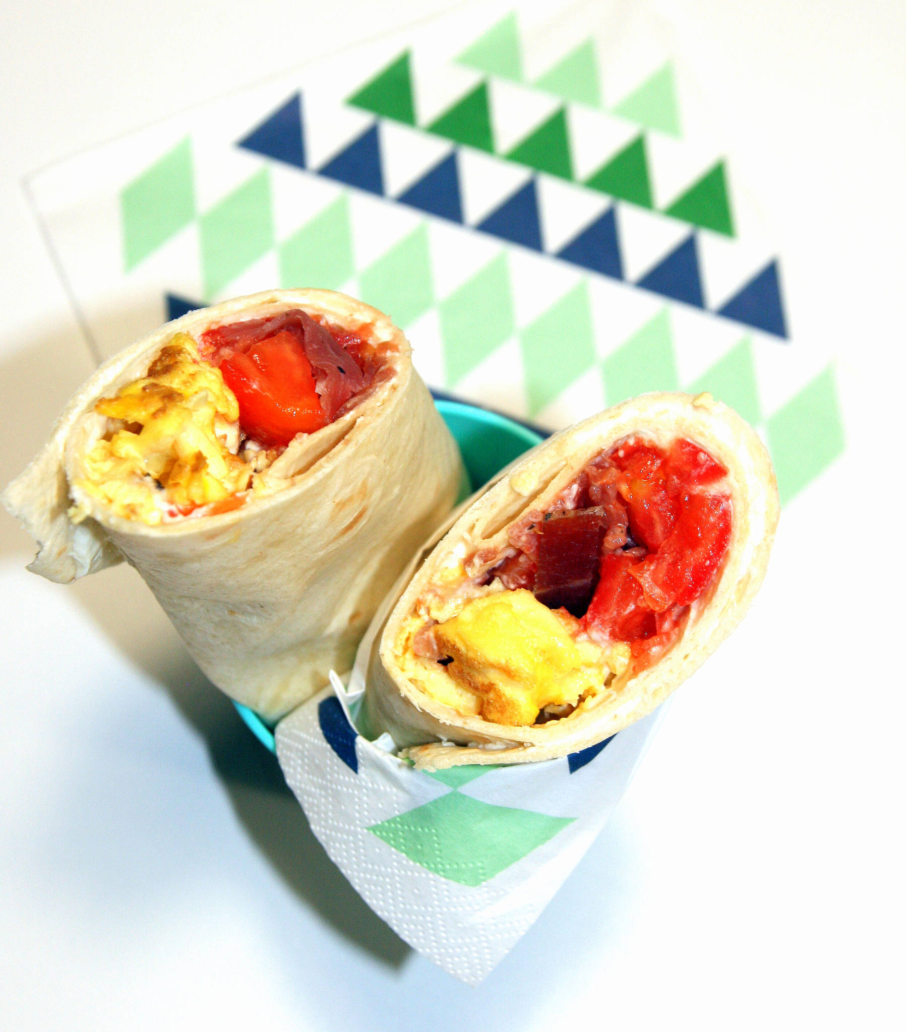Wrap omelette, bacon, tomate, sauce fromage frais
