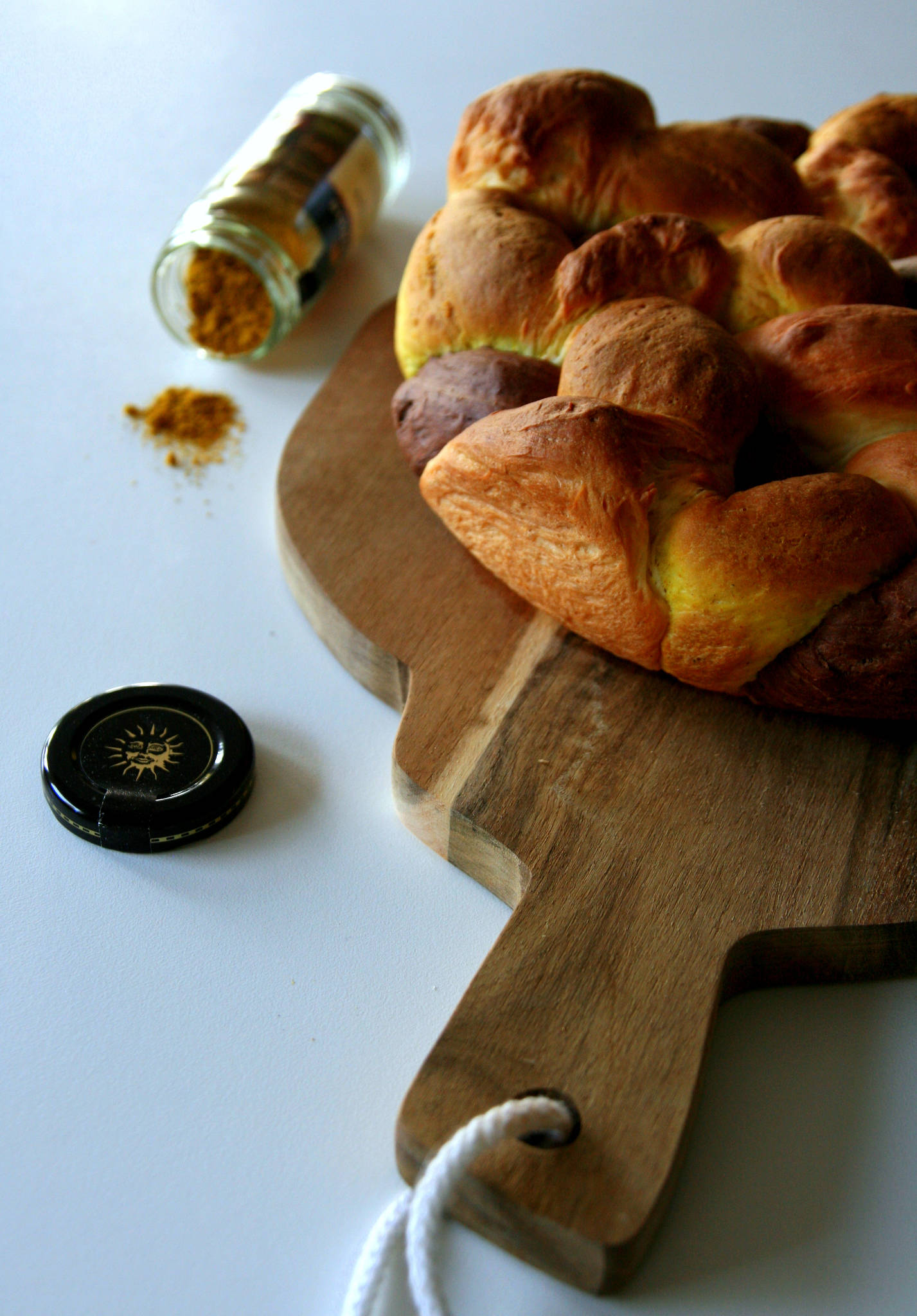 Brioche tressée curry-cacao