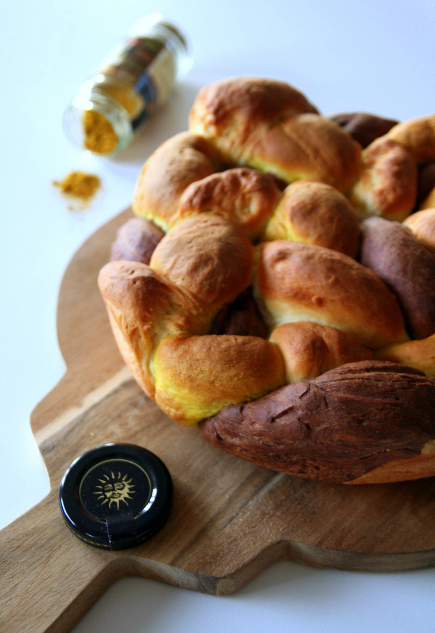 Brioche tressée curry-cacao