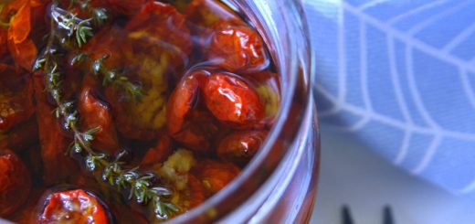 Tomates-cerises confites à l'ail et au thym