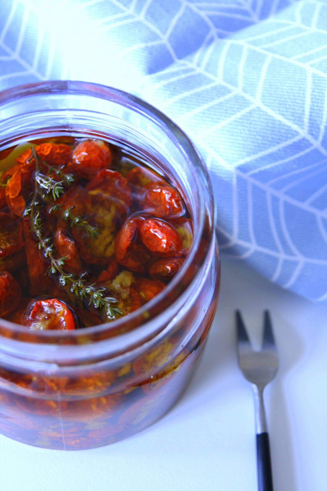 Tomates-cerises confites à l'ail et au thym