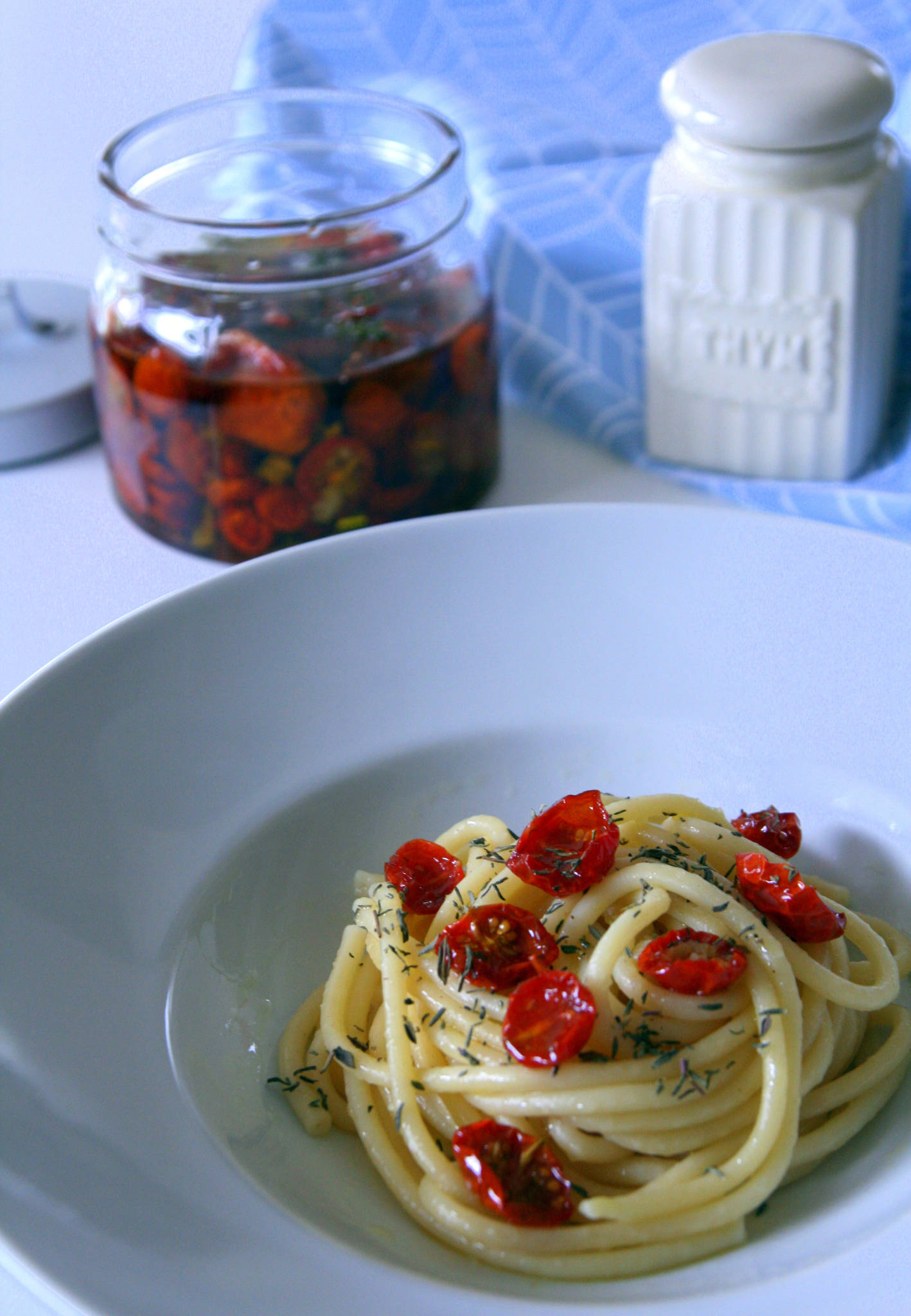 Tomates-cerises confites à l'ail et au thym