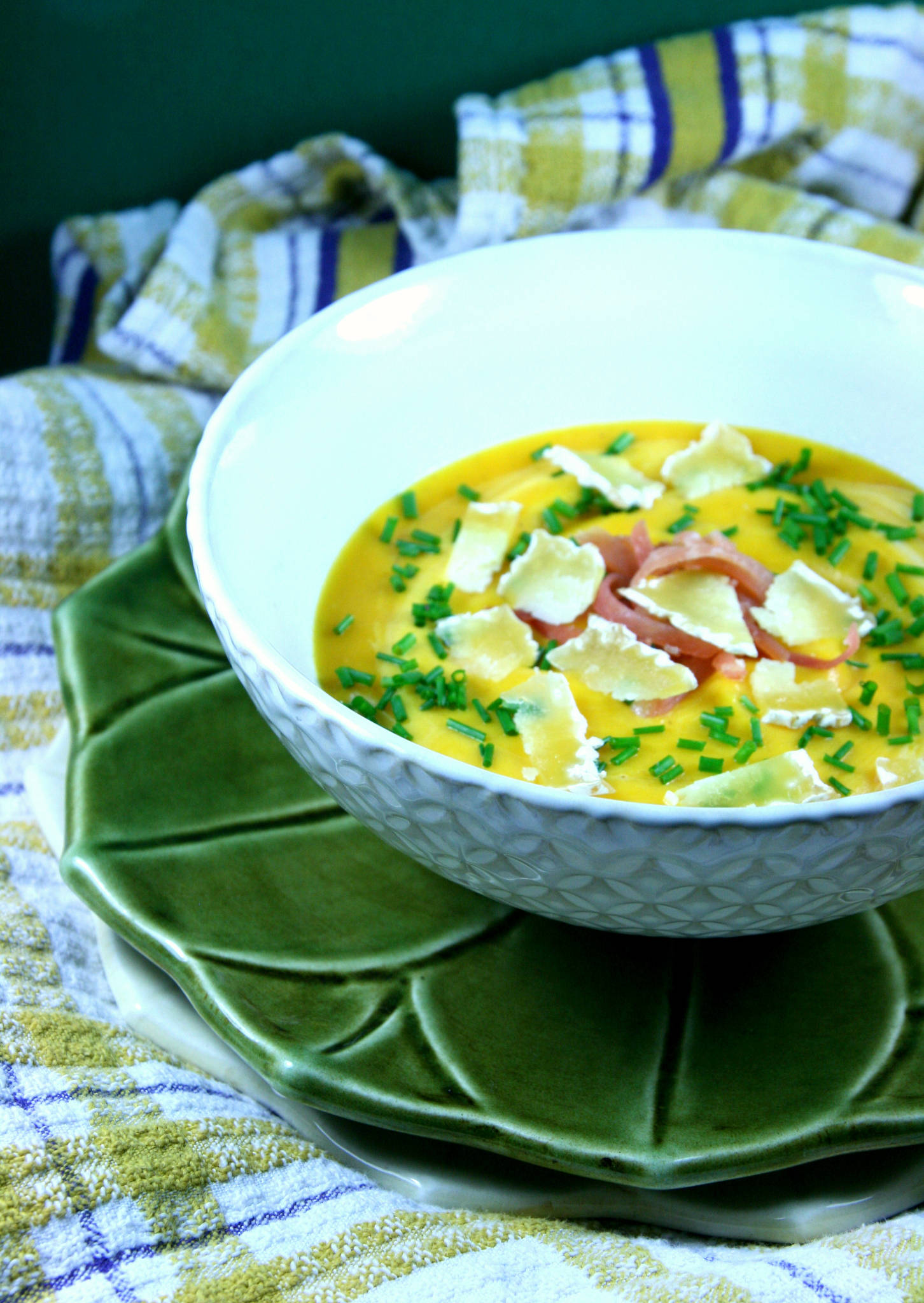 Velouté de butternut, jambon cru, copeaux de neufchâtel