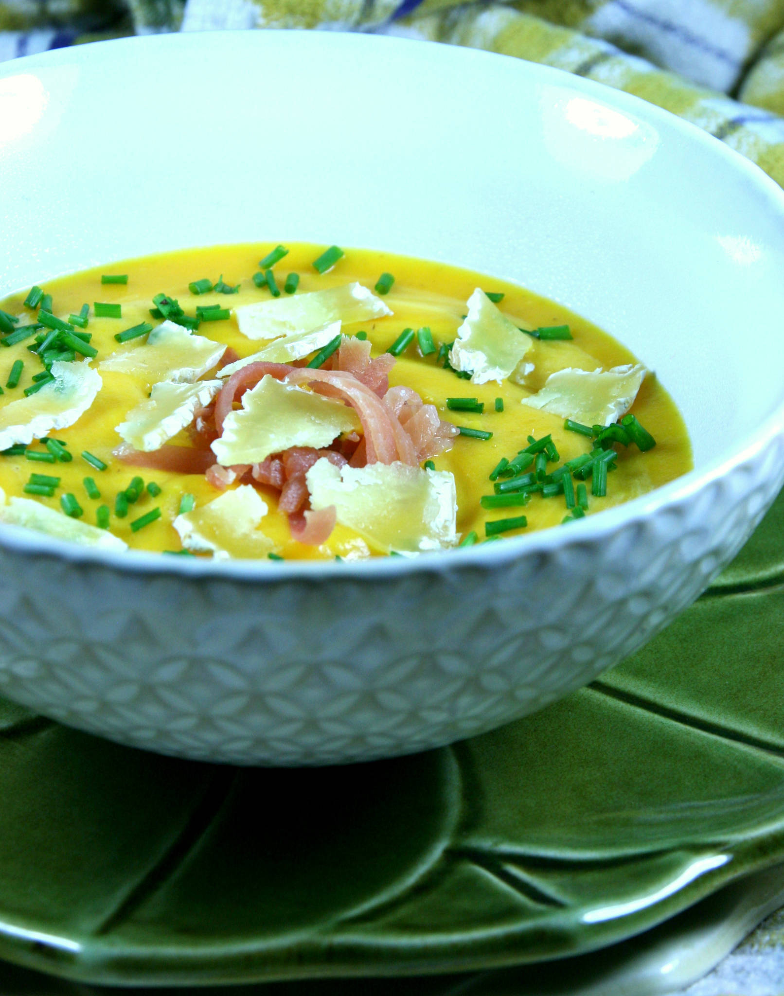 Velouté de butternut, jambon cru, copeaux de neufchâtel