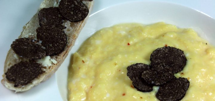 Oeufs brouillés à la truffe