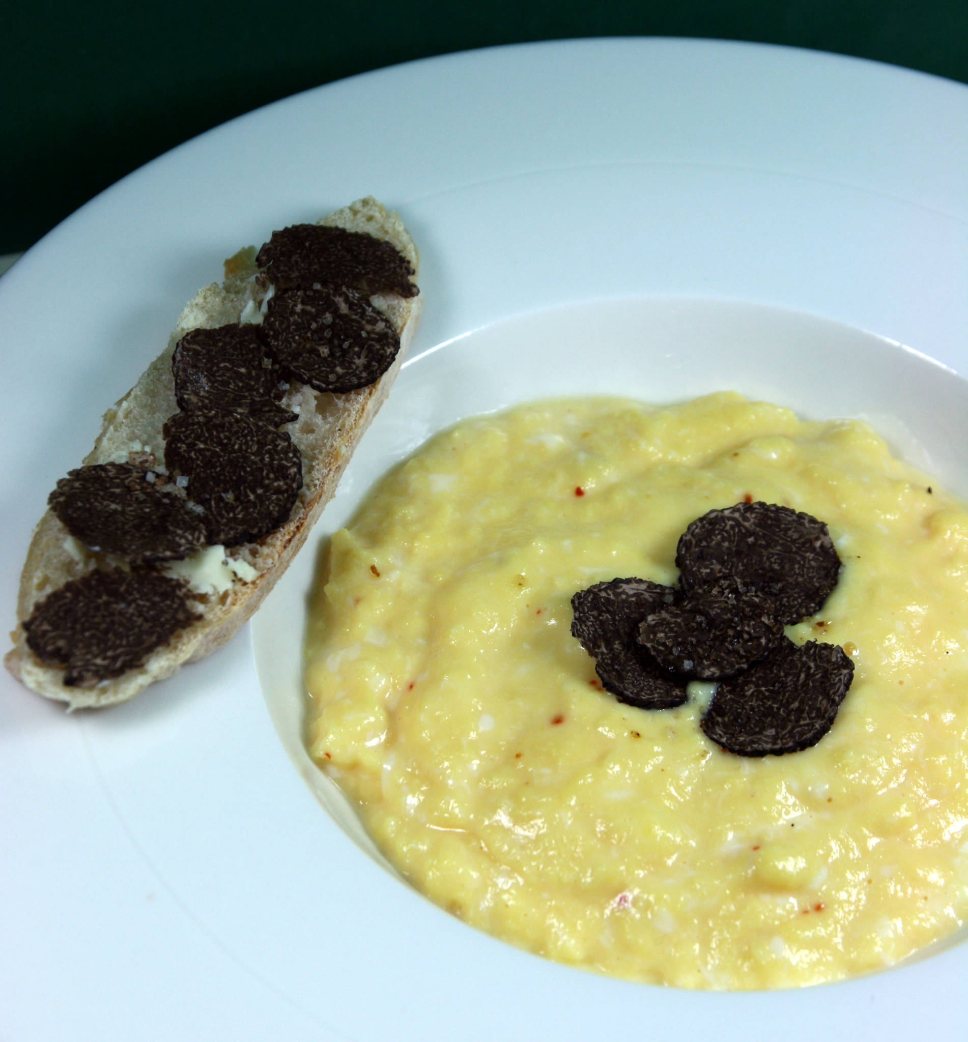 Oeufs brouillés à la truffe