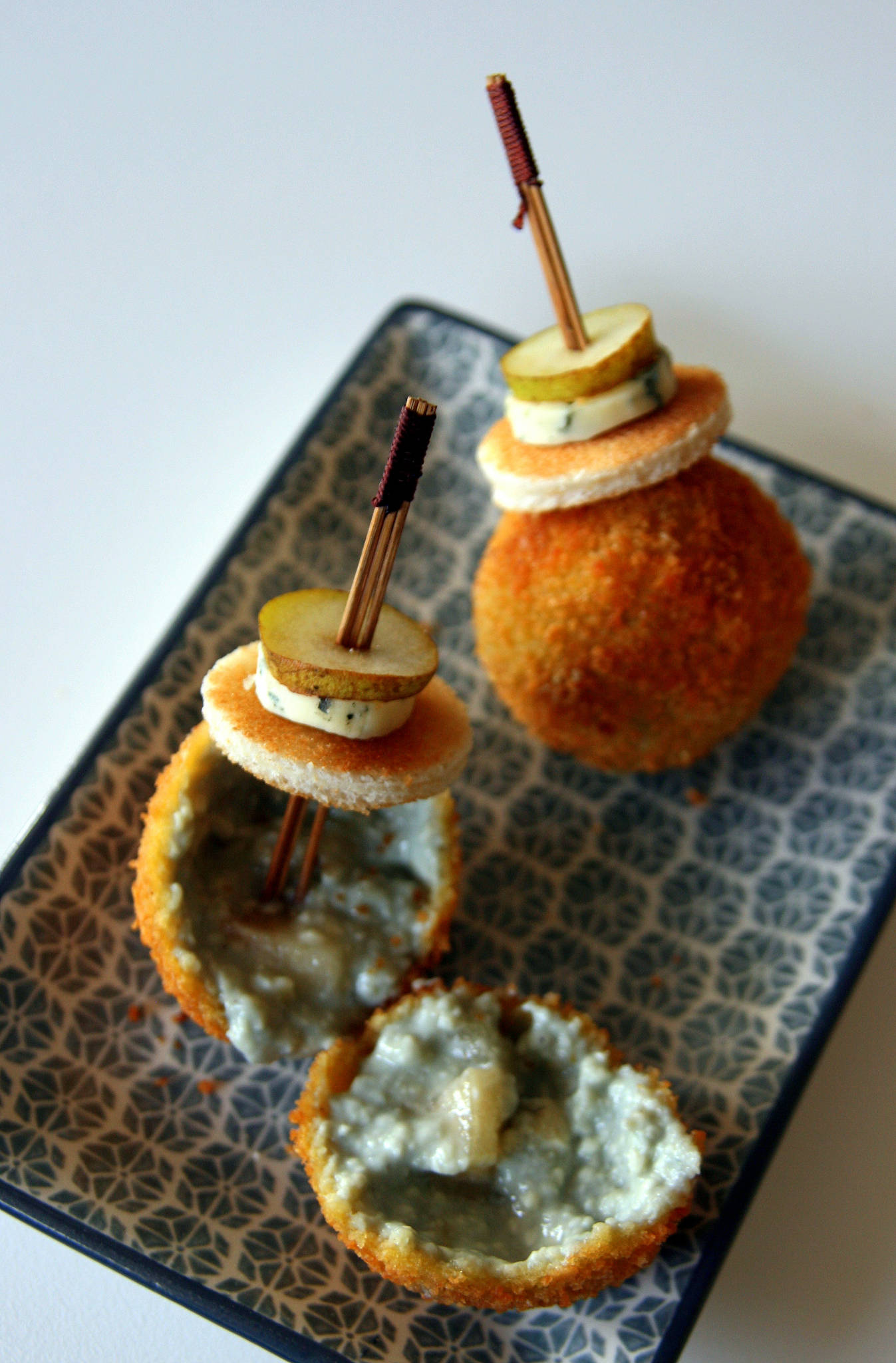 Cromesqui à la Fourme d'Ambert et à la poire