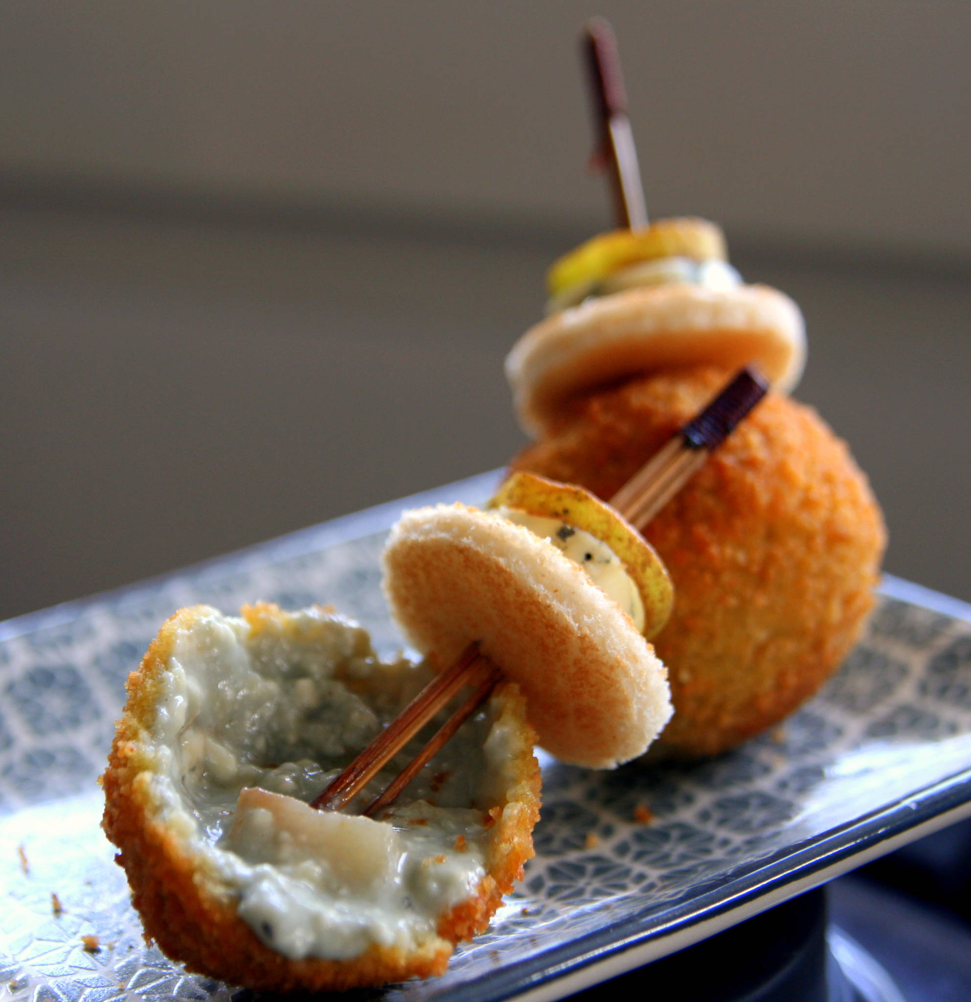 Cromesqui à la Fourme d'Ambert et à la poire