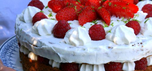 Gâteau moelleux fraises et framboises