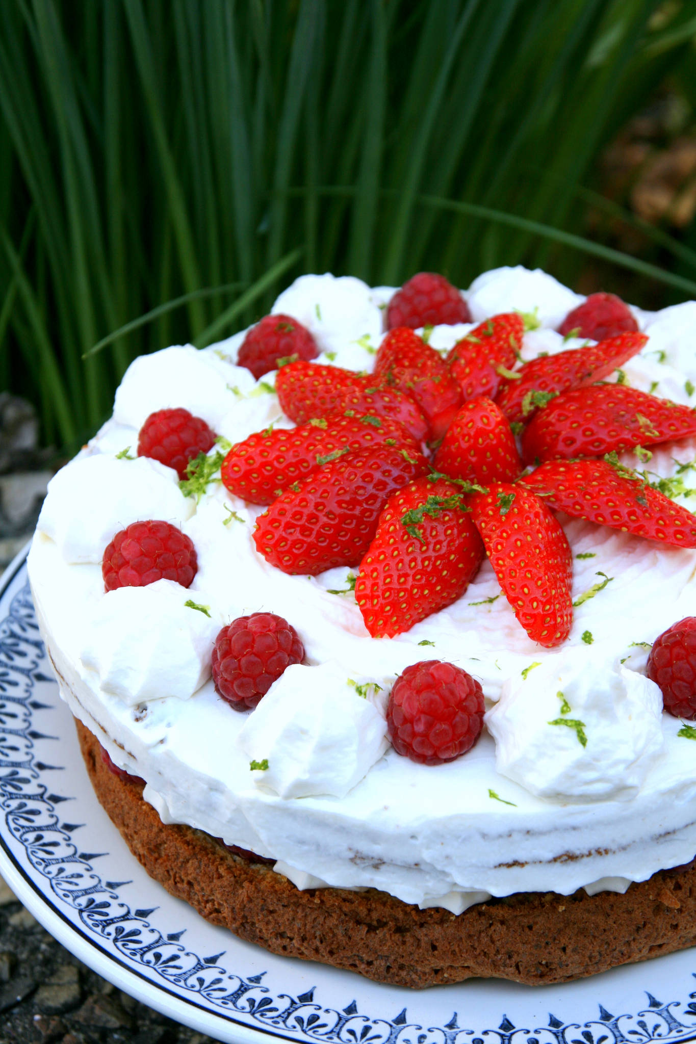 Gâteau moelleux fraises et framboises