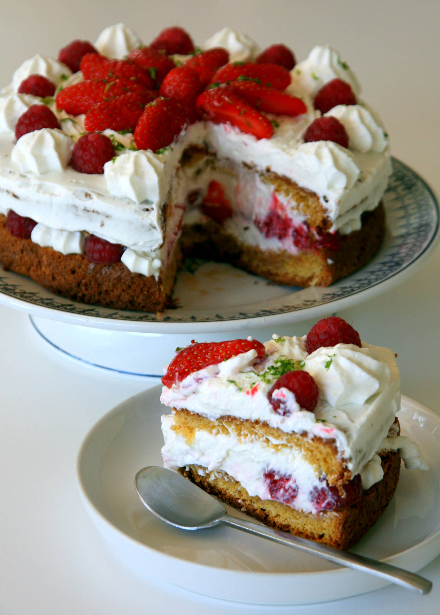 Gâteau moelleux fraises et framboises