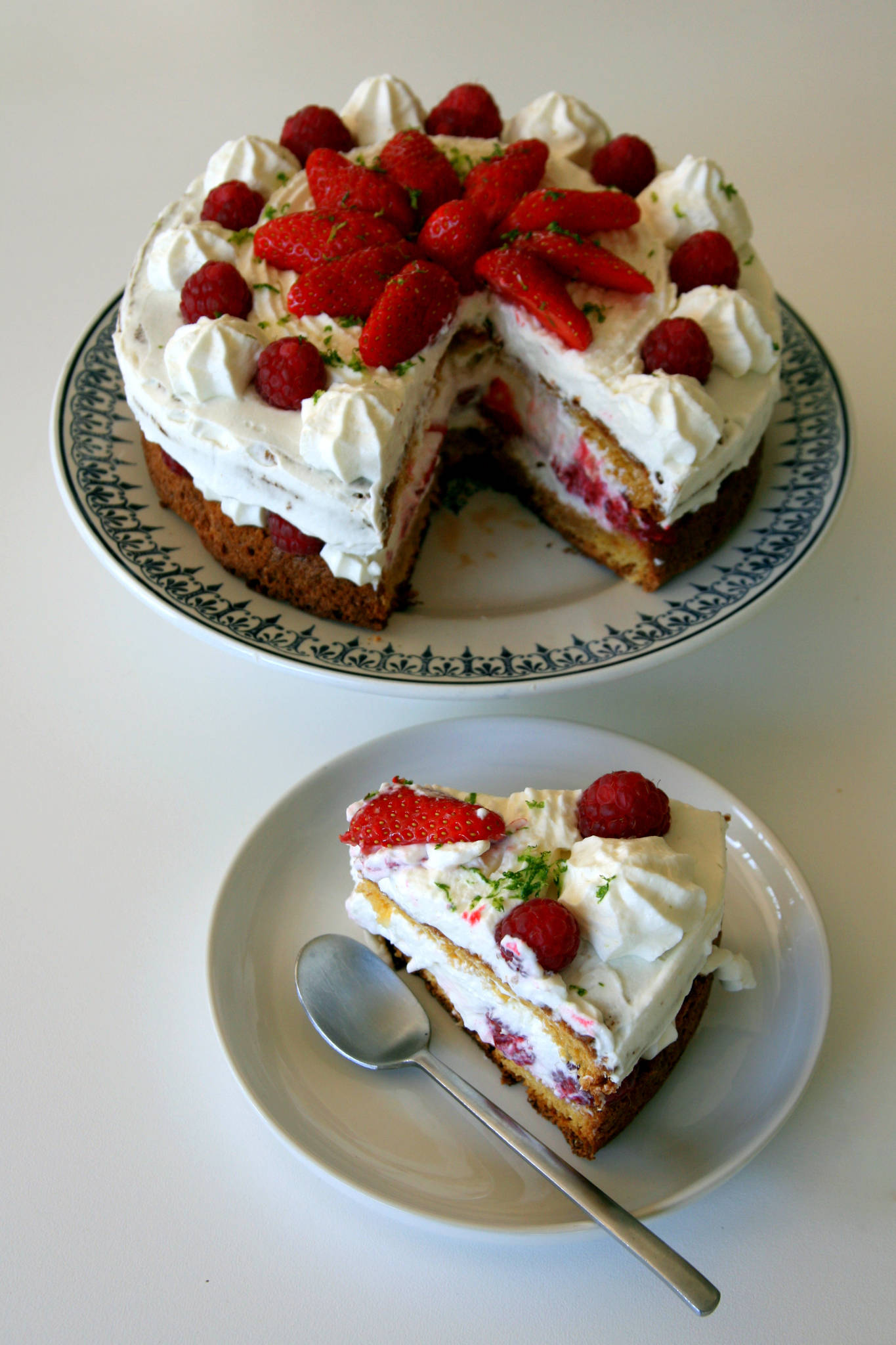 Gâteau moelleux fraises et framboises