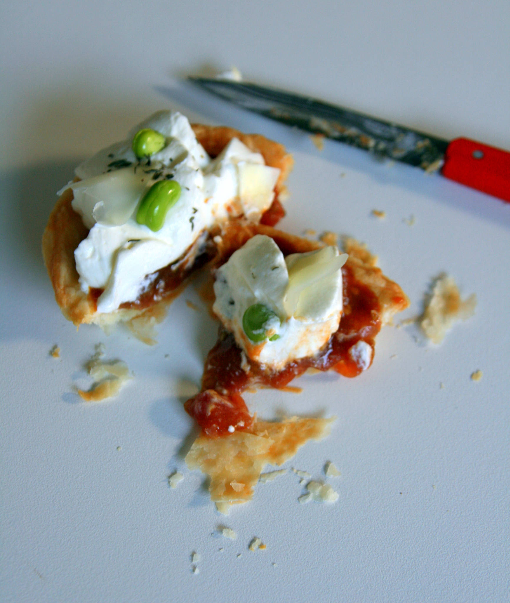 Tartelette brebis aux tomates-cerises confites et fèves