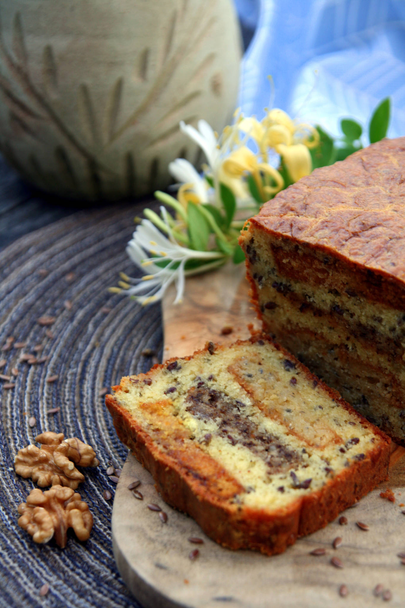 Cake au bleu, aux noix et au miel, graines de lin et muscade