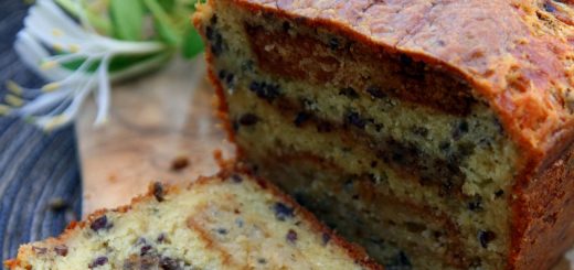 Cake au bleu, aux noix et au miel, graines de lin et muscade