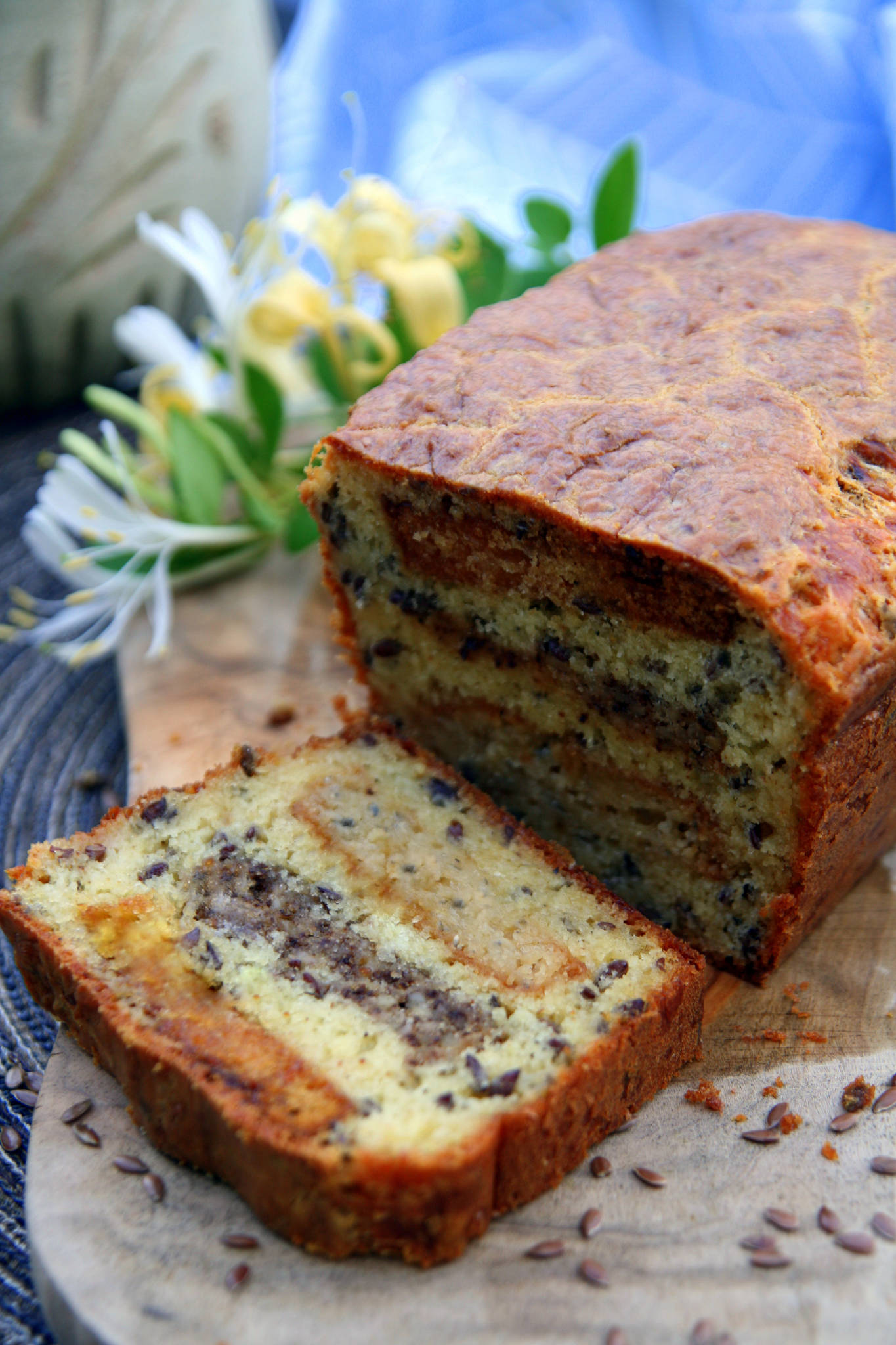 Cake au bleu, aux noix et au miel, graines de lin et muscade