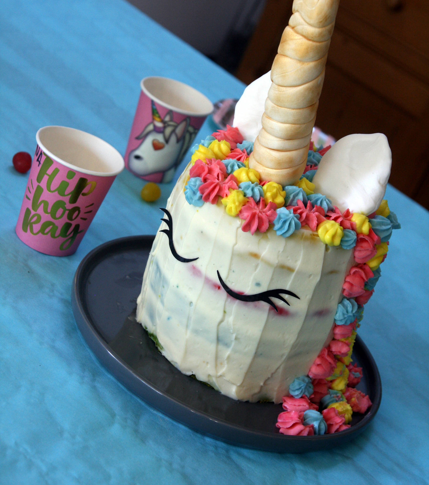 Rainbow cake licorne