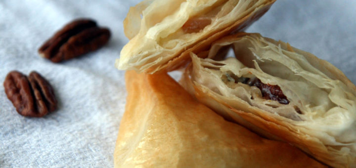 Triangle de filo au chèvre, miel, poire et pécan