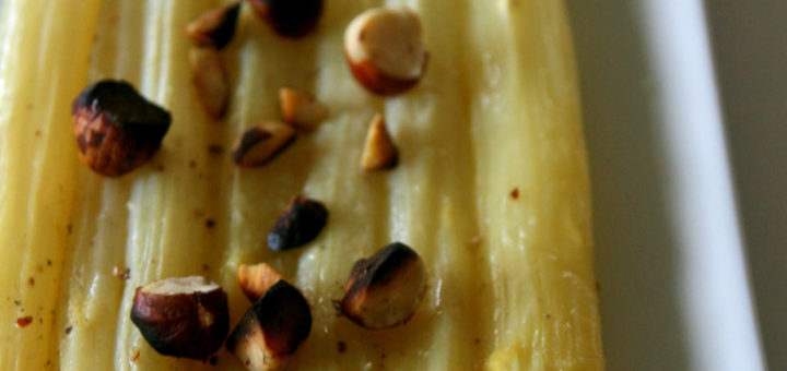 Asperges et œuf parfait, noisettes torréfiées