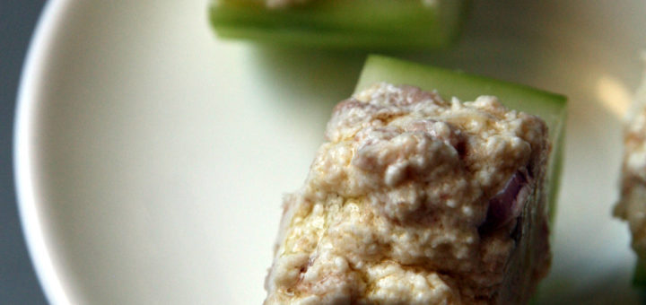 Barquettes de concombre au thon et à la ricotta