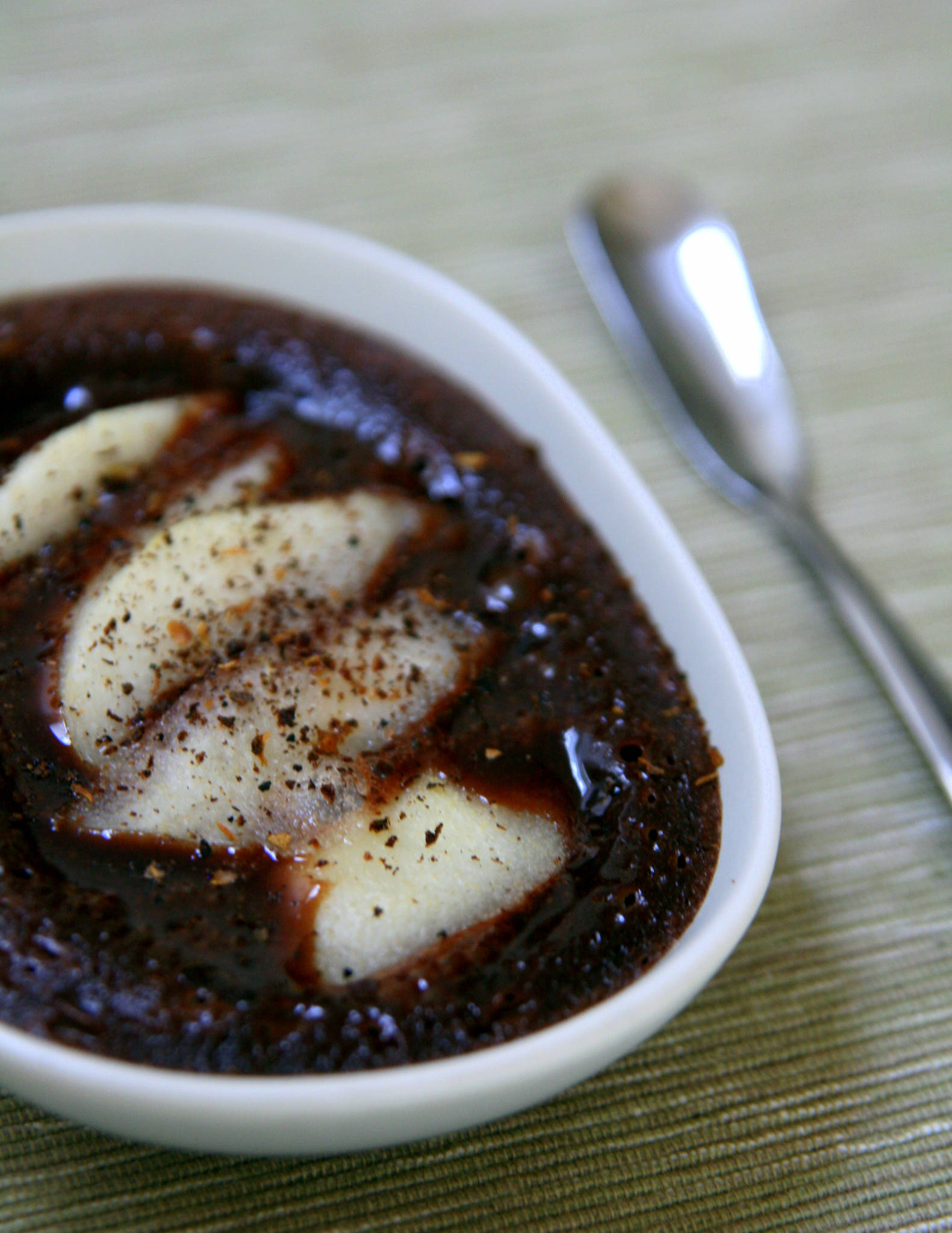 Coulants au chocolat à la poire et poivre de Timut