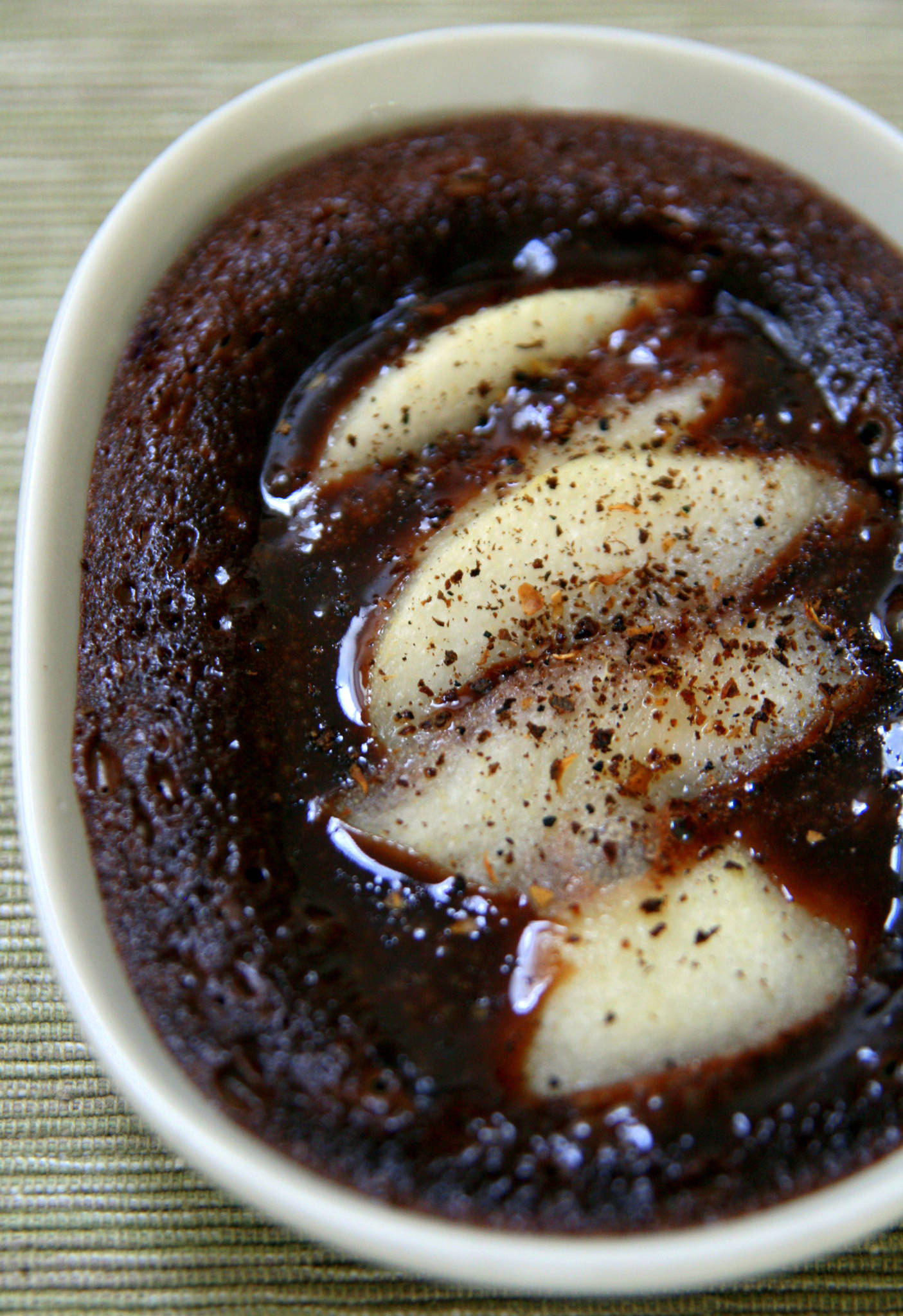 Coulants au chocolat à la poire et poivre de Timut