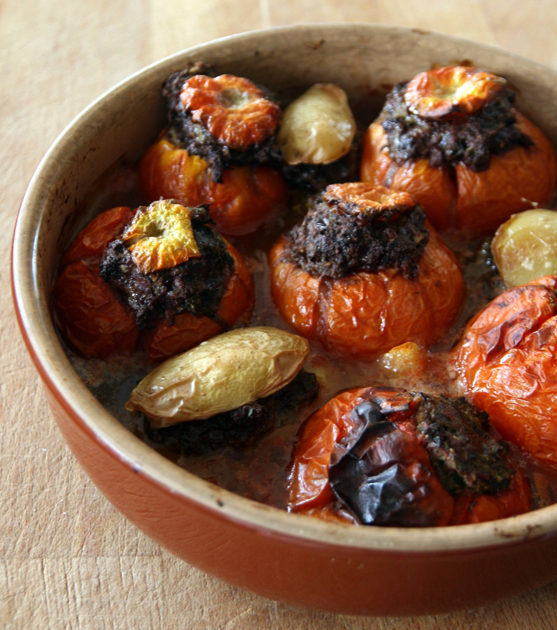 Tomates et pommes de terre farcies au canard