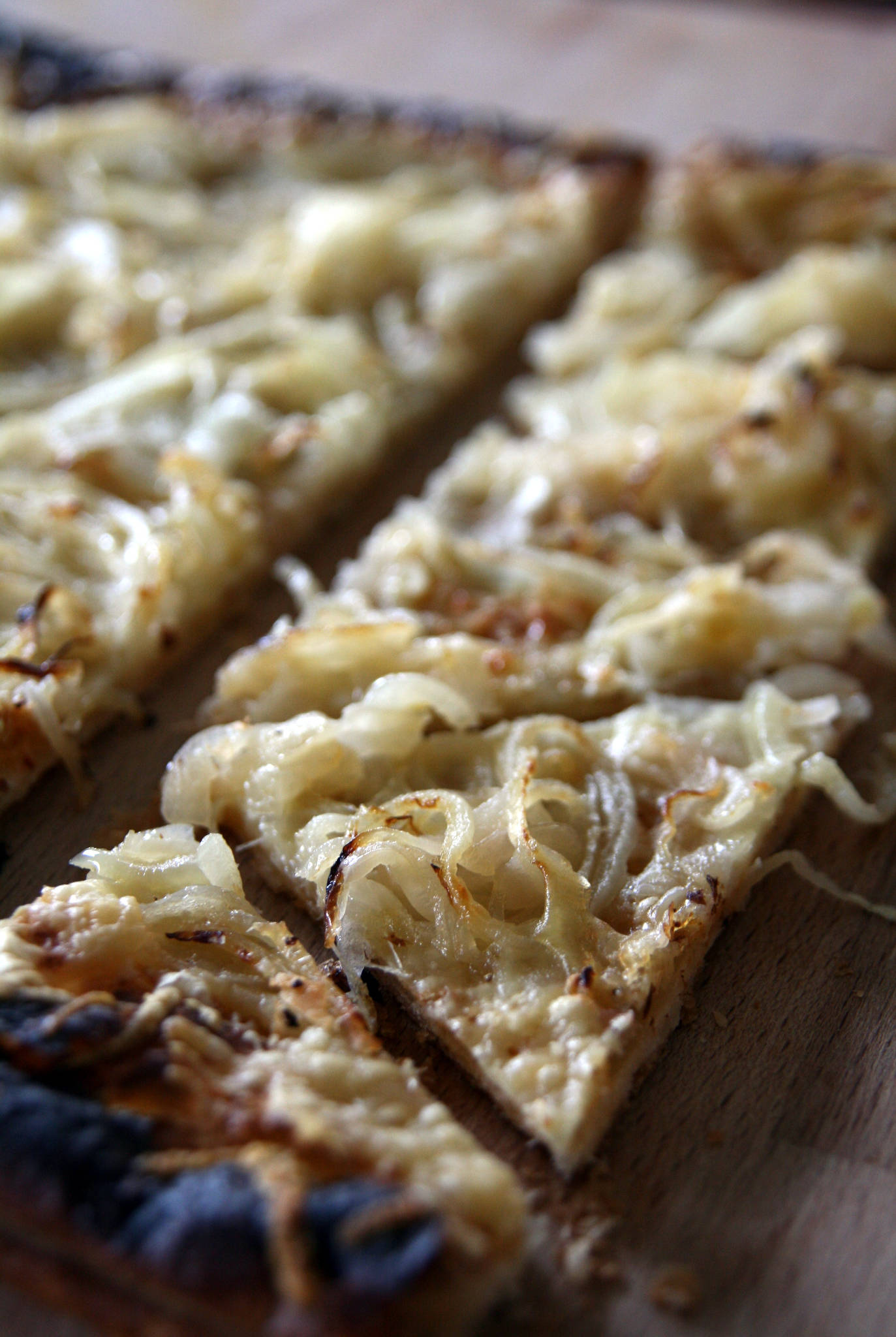 Tarte fine comme une gratinée à l'oignon