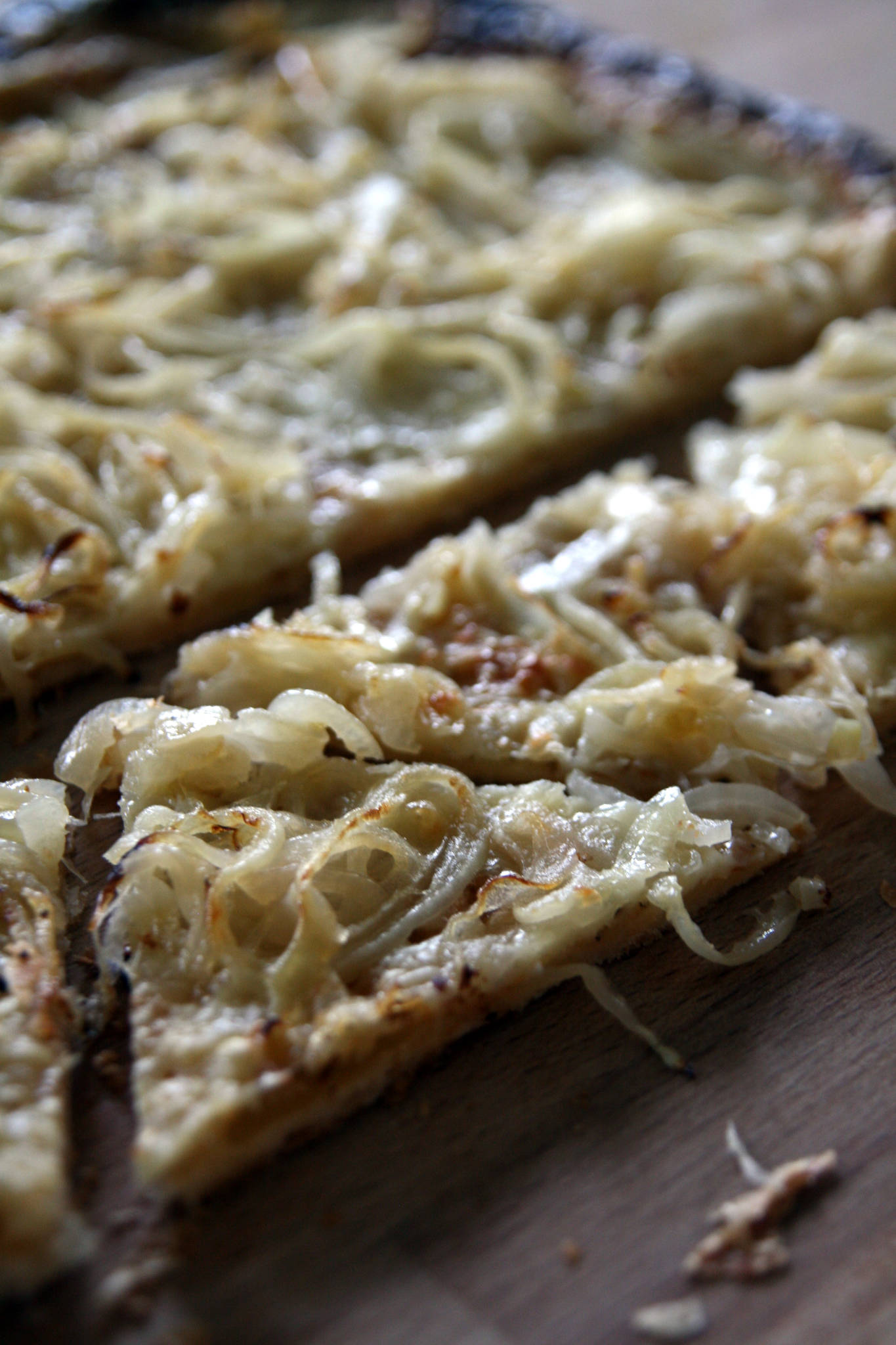 Tarte fine comme une gratinée à l'oignon