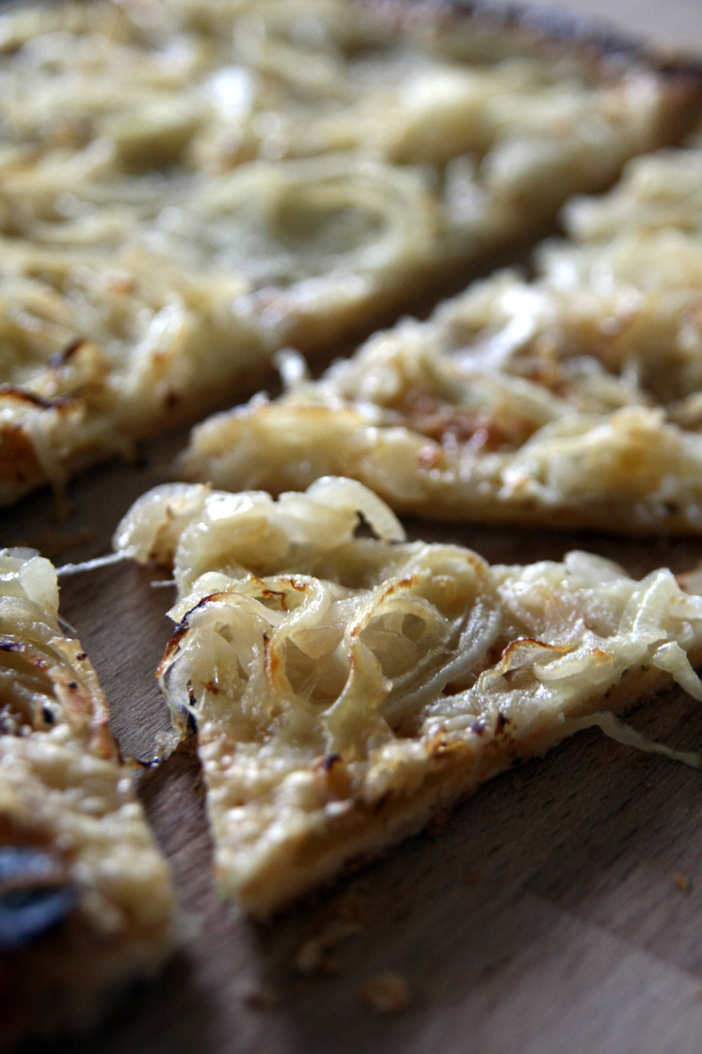 Tarte fine comme une gratinée à l'oignon