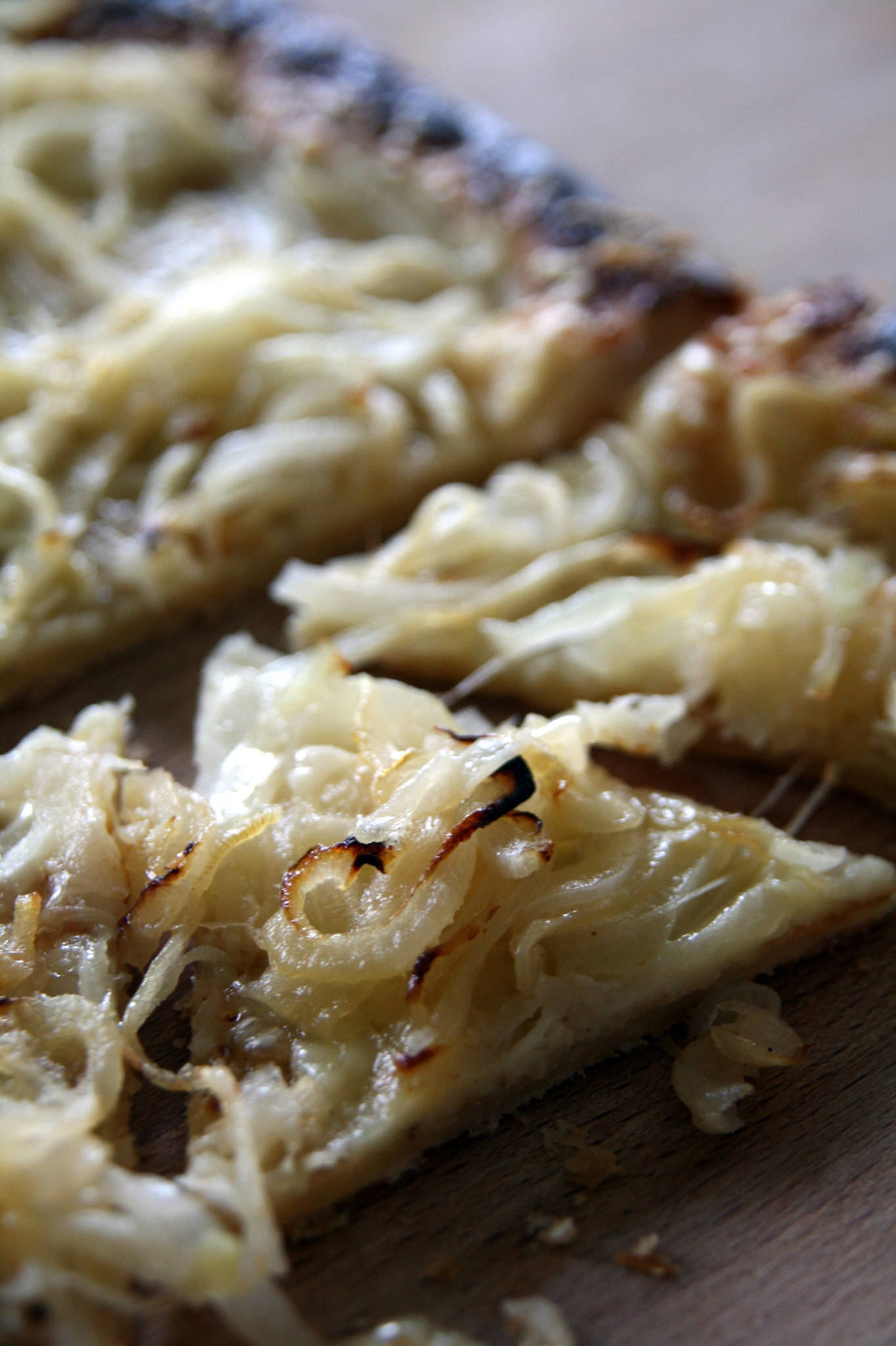 Tarte fine comme une gratinée à l'oignon