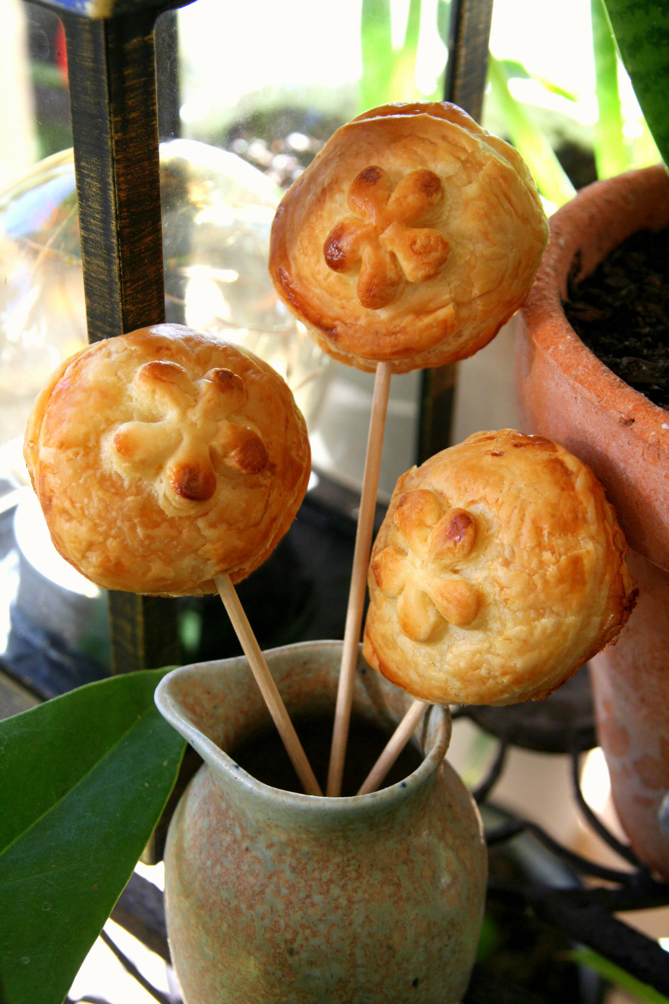 Mini-feuilletés à la pomme de terre & huile de truffe