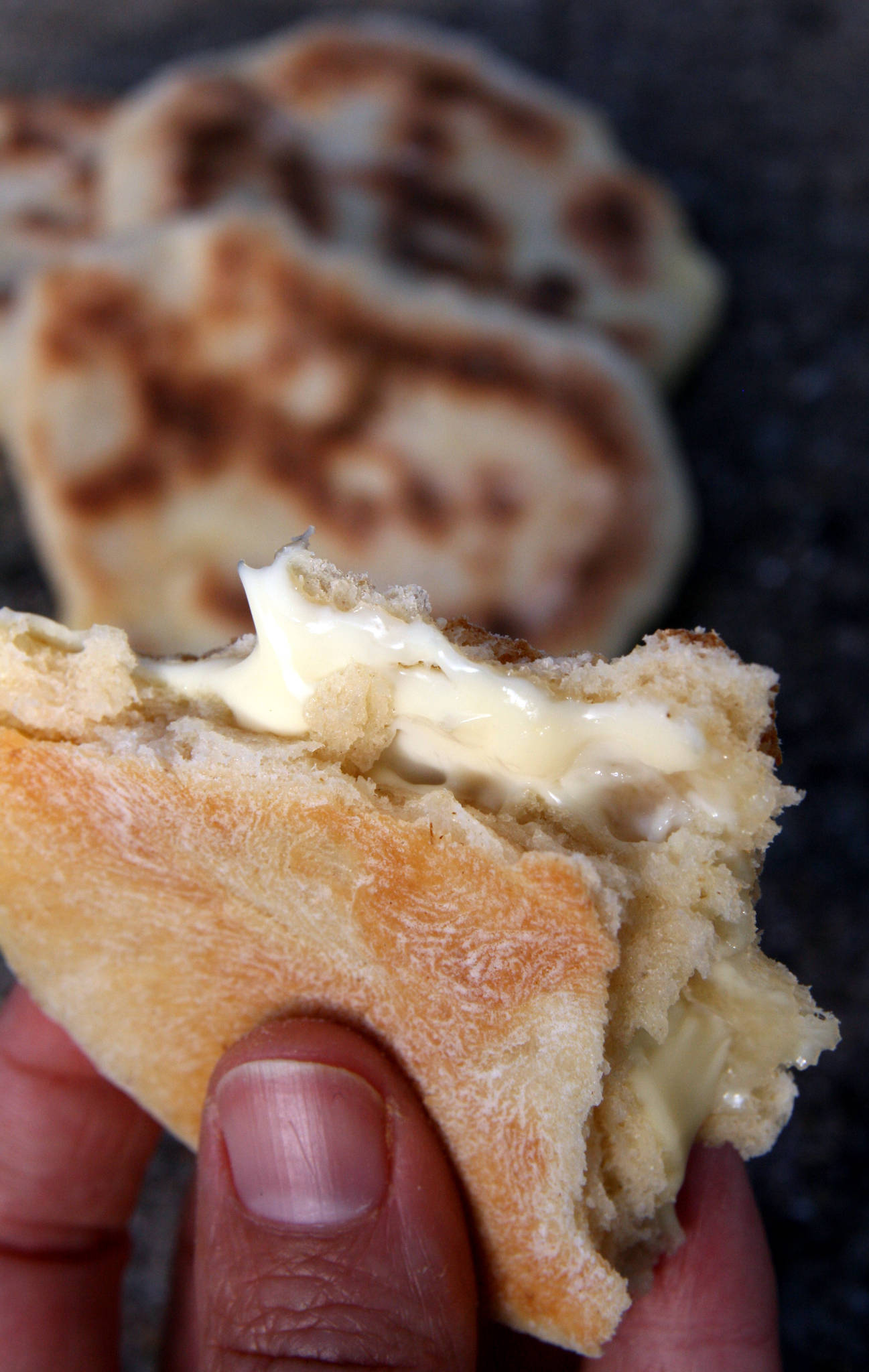 Cheese naan au cumin