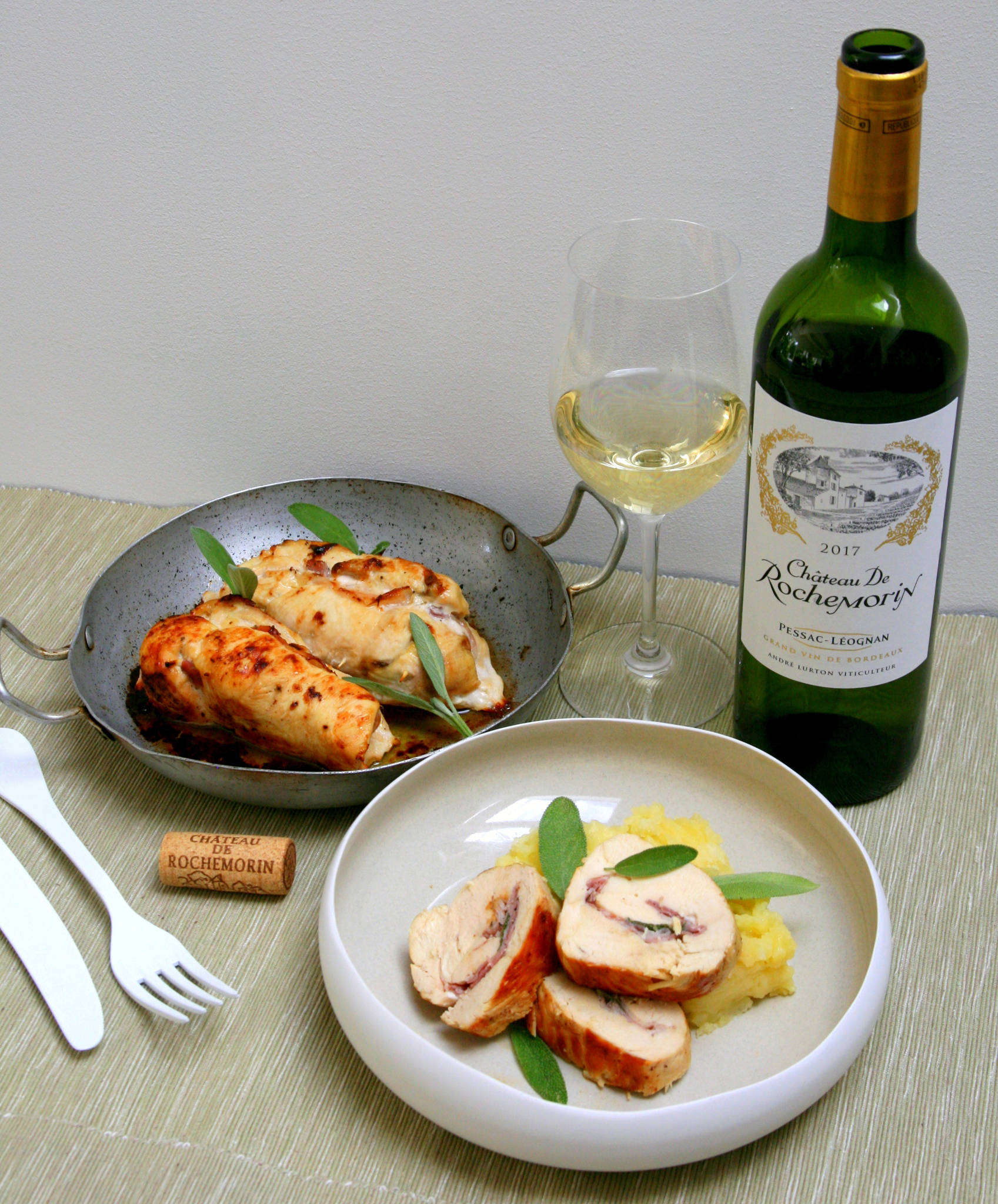 Saltimbocca de poulet, écrasée de pommes de terre à la sauge, Château Rochemorin blanc 2017