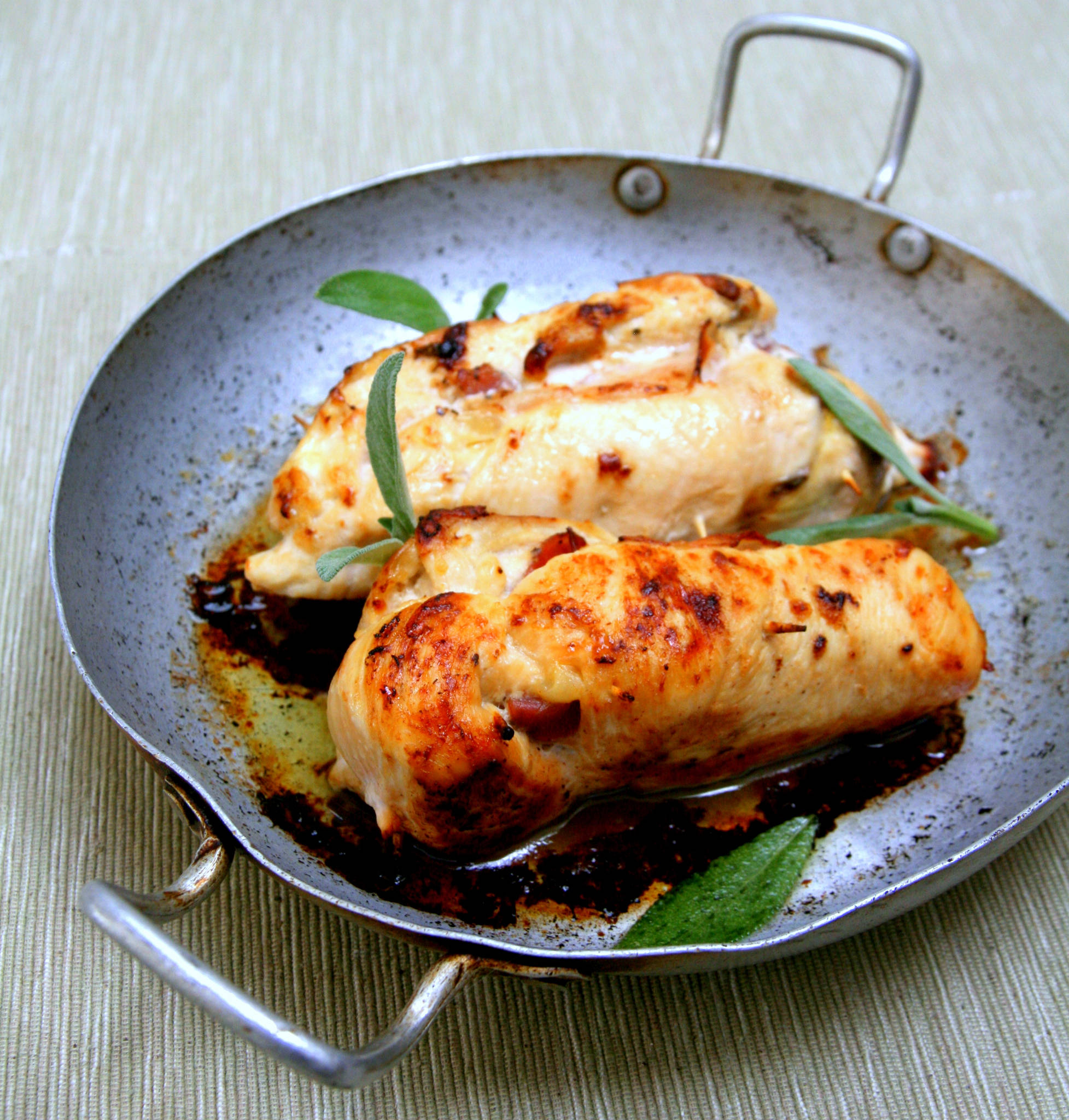 Saltimbocca de poulet, écrasée de pommes de terre à la sauge, Château Rochemorin blanc 2017