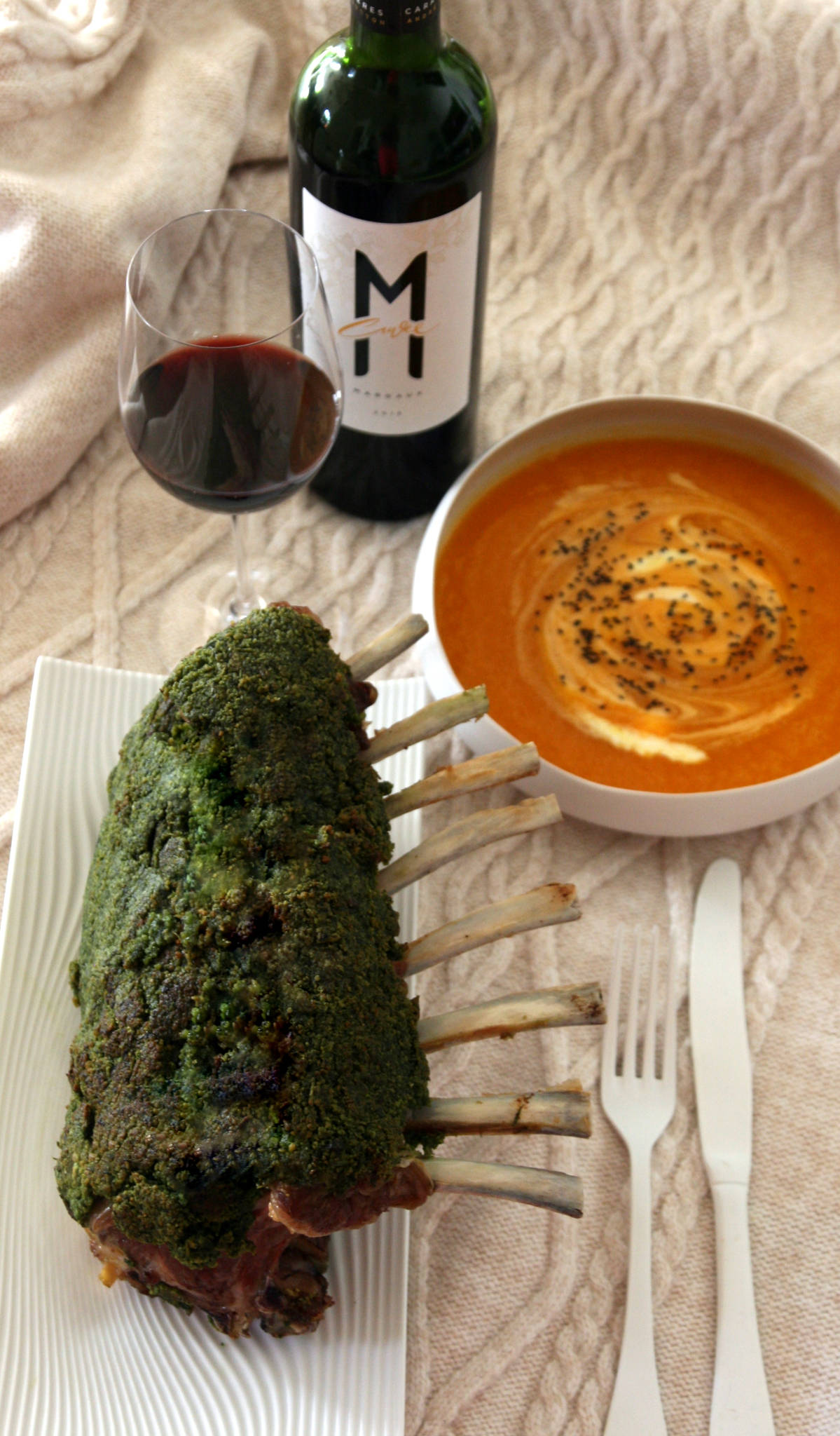 Carré d'agneau en croûte d'herbe, purée de butternut, Cuvée M 2015