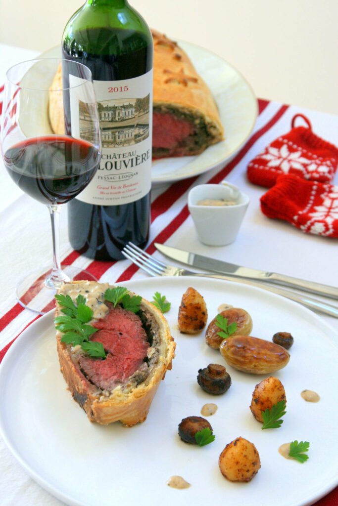 Filet de bœuf en croûte, sauce au poivre, Château La Louvière rouge 2015