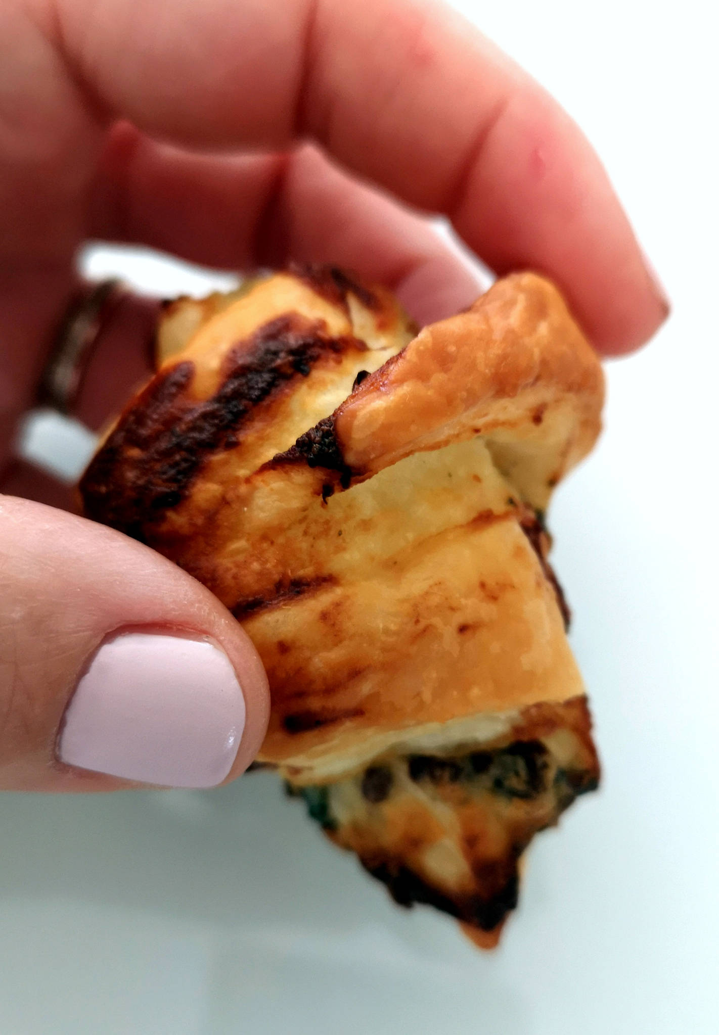 Mini-croissants au roquefort et graines de lin