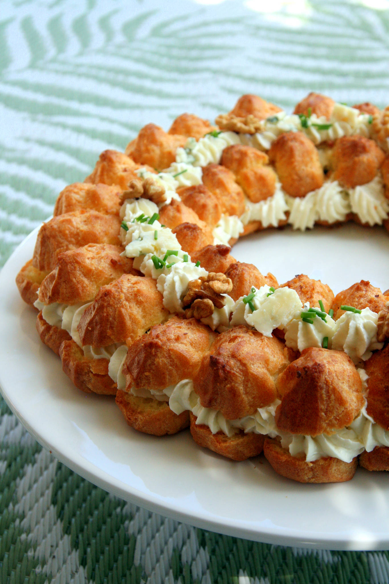 Paris-Brest salé au roquefort et aux noix