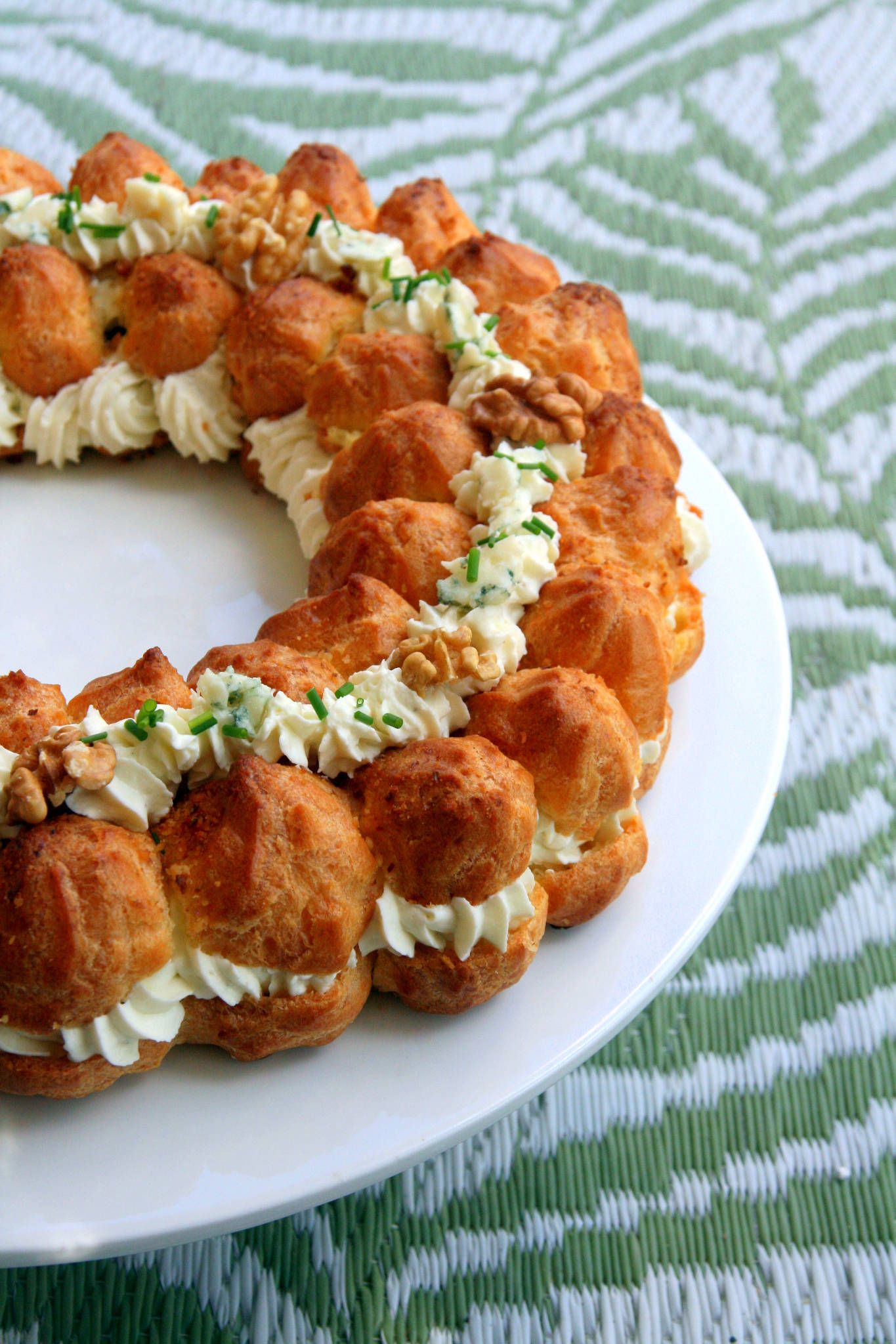 Paris-Brest salé au roquefort et aux noix