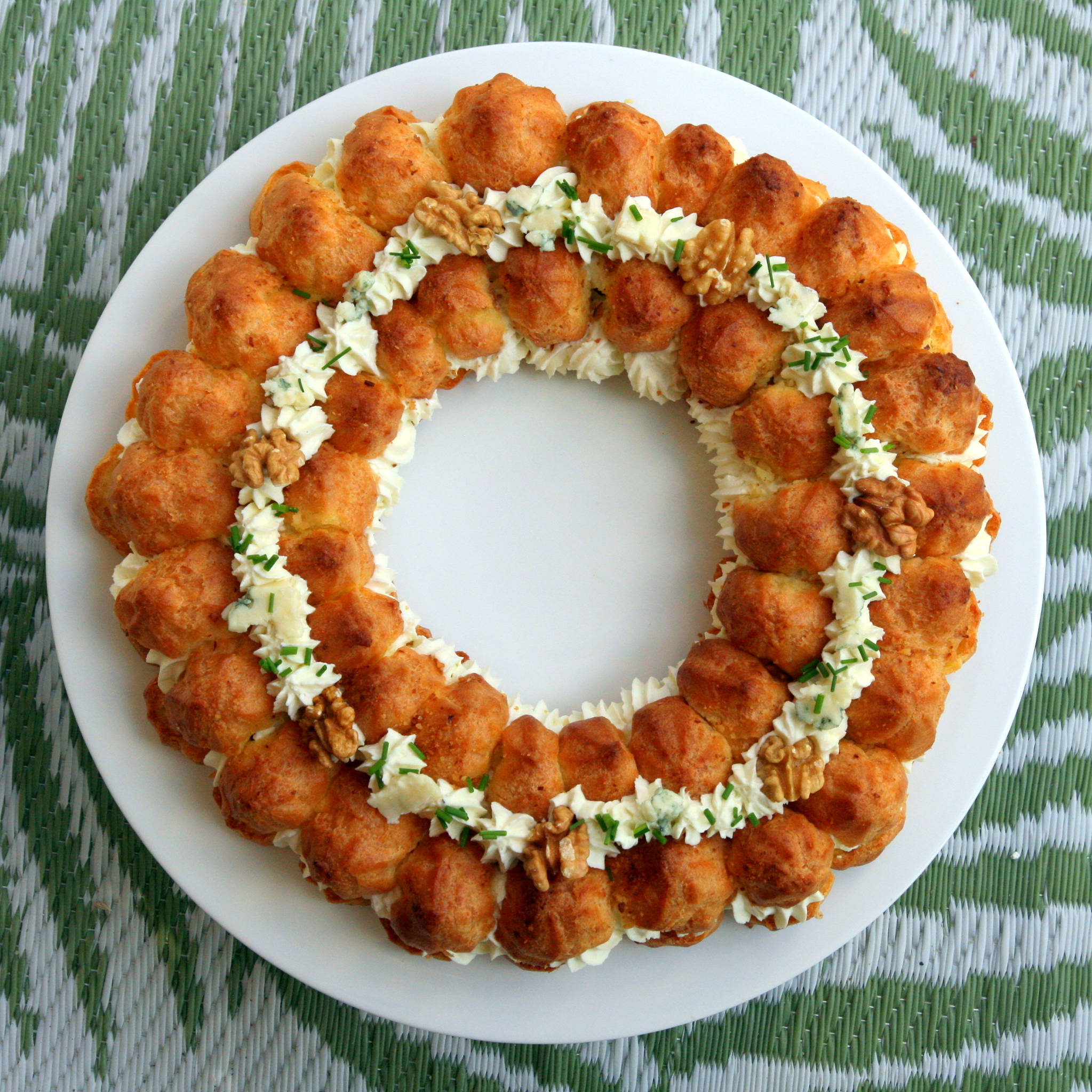 Paris-Brest salé au roquefort et aux noix